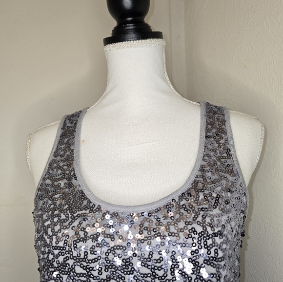 Allen B by Allen Schwartz Silver Sequin Tank Top SZ Medium - Picture 6 of 7